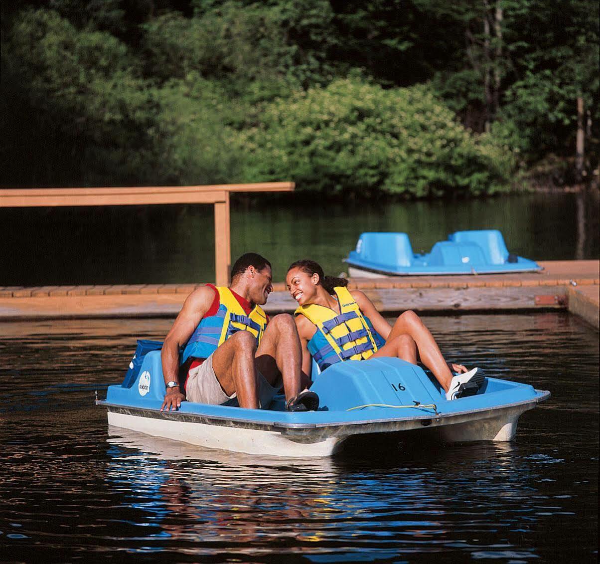 Cove Haven Resort Lakeville Exterior foto
